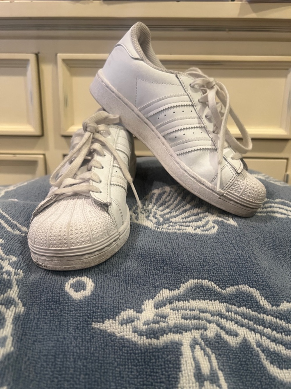 White Kids Sneakers with Shell Toe - Unbranded